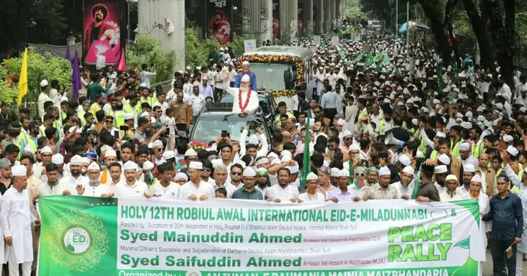 রাজধানীতে বর্ণাঢ্য জশনে জুলুস